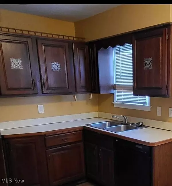 Cleveland, OH 44128,4461 E 158th ST