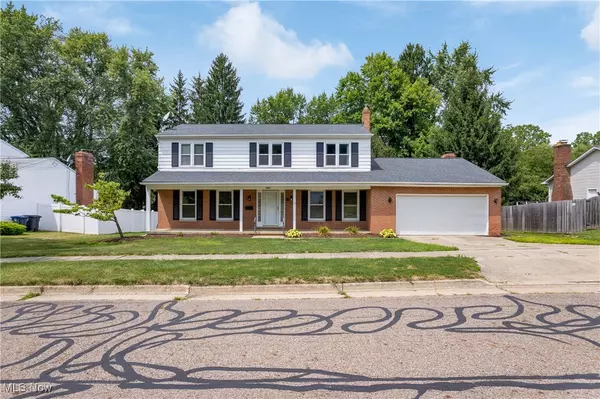 1041 Winhurst DR, Akron, OH 44313