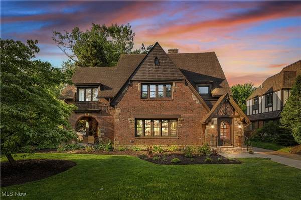 11205 Edgewater DR, Cleveland, OH 44102