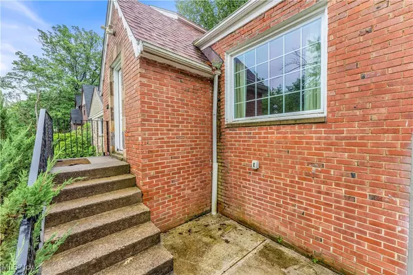 Cleveland Heights, OH 44118,3528 Meadowbrook BLVD