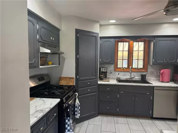 North Olmsted, OH 44070,5289 Berkshire DR