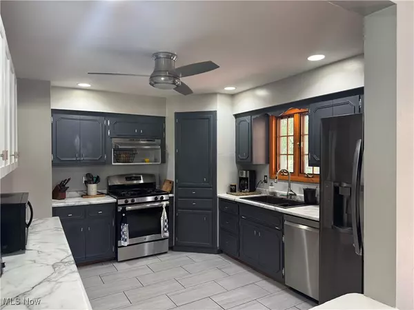 North Olmsted, OH 44070,5289 Berkshire DR