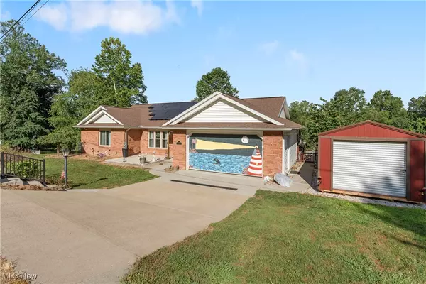 Newcomerstown, OH 43832,120 Hickory ST