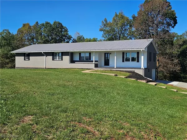 1876 Pine Ridge RD, Fleming, OH 45729