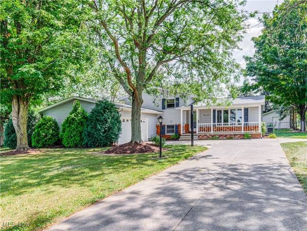 3828 Heartwood ST NW, Uniontown, OH 44685