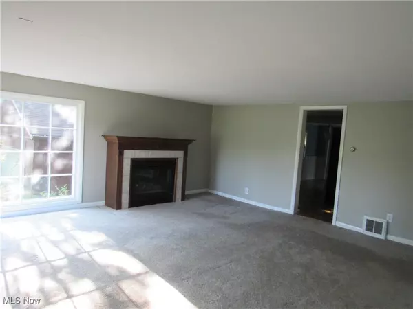 Salem, OH 44460,9714 Salem Warren RD