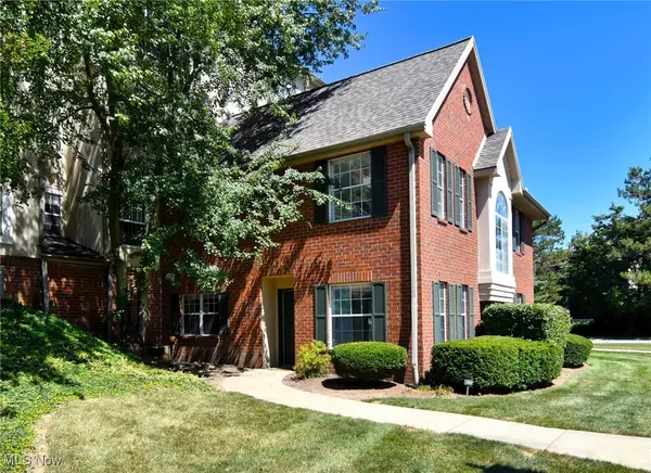 200 Fox Hollow DR #100, Mayfield Heights, OH 44124