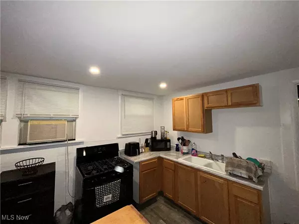 Lakewood, OH 44107,14801 Clifton BLVD