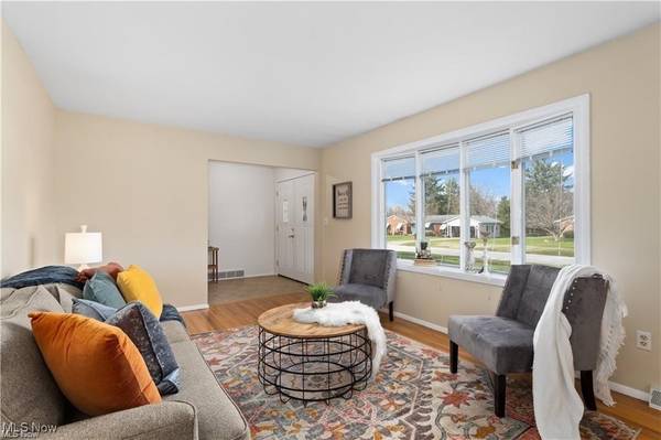 North Royalton, OH 44133,9993 Hawley DR