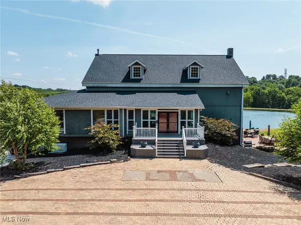 5593 Hudson DR SW, Navarre, OH 44662