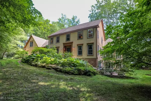 831 Meadowbrook DR, Aurora, OH 44202