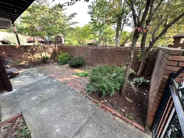 Sagamore Hills, OH 44067,938 Trimble PL