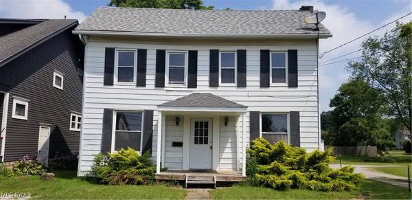 489 Columbia ST, Leetonia, OH 44431