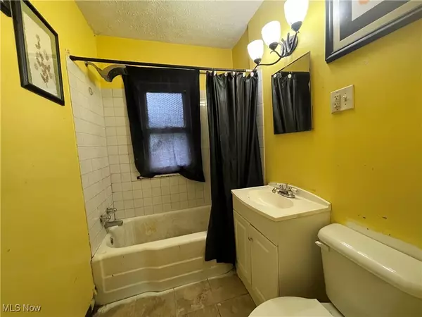 Cleveland, OH 44109,4226 Valley RD