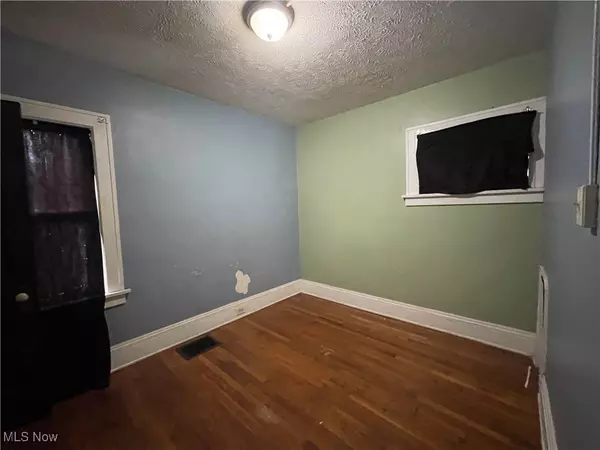 Cleveland, OH 44109,4226 Valley RD