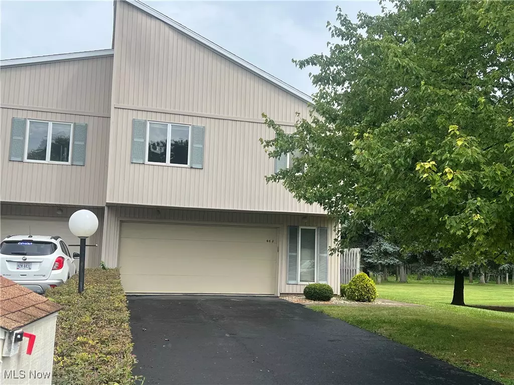 Fremont, OH 43420,64 River Run DR #J