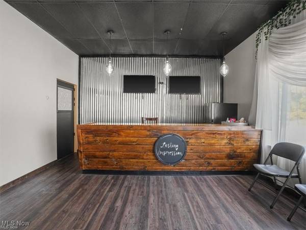 Conneaut, OH 44030,326 W Main RD