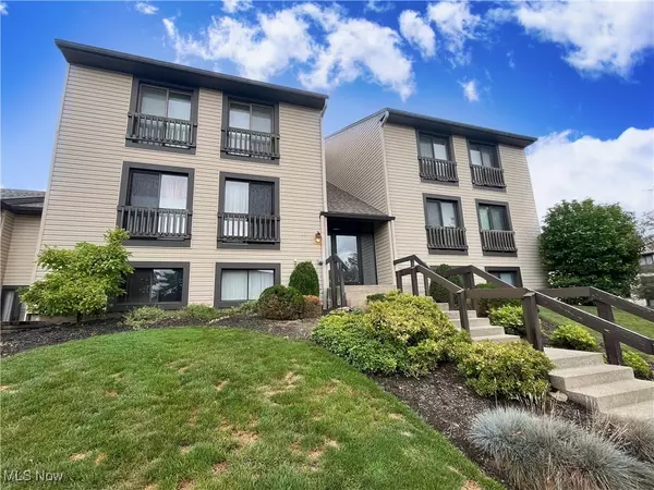 6300 Greenwood,  Sagamore Hills,  OH 44067