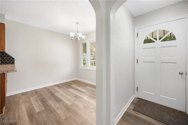 Akron, OH 44302,1001 Emma AVE