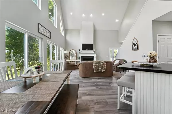 Roaming Shores, OH 44084,490 Peacock LN