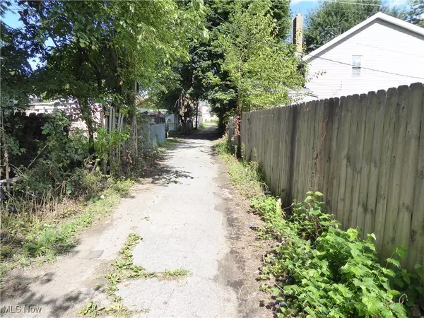 Cleveland, OH 44102,7019 Elton AVE