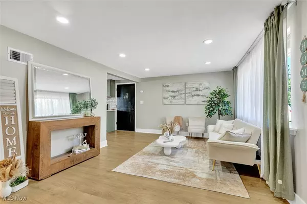 Elyria, OH 44035,523 Purdue AVE