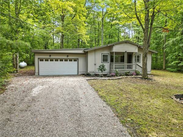 2213 Fox Run DR, Roaming Shores, OH 44004
