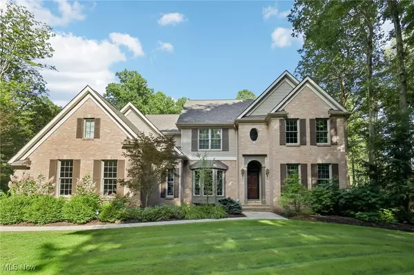 17245 Curry LN, Chagrin Falls, OH 44023