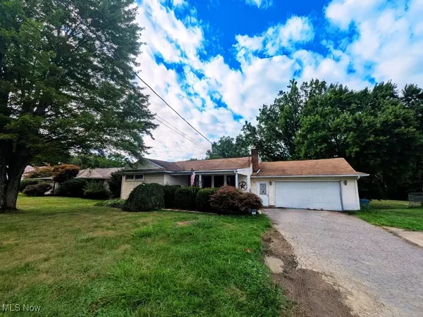 6102 Mccartney RD, Lowellville, OH 44436