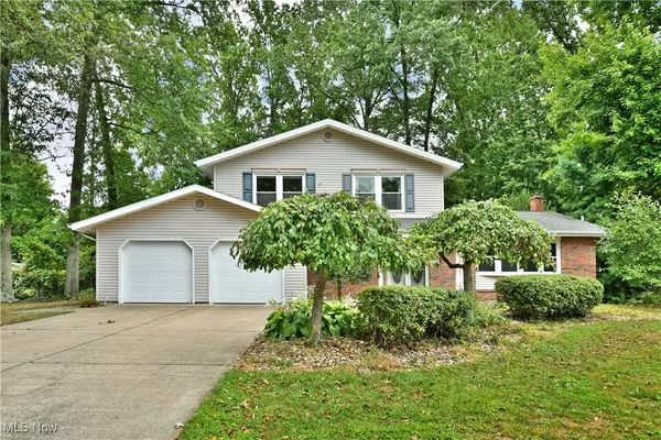 580 Burning Oaks DR NE, Warren, OH 44484