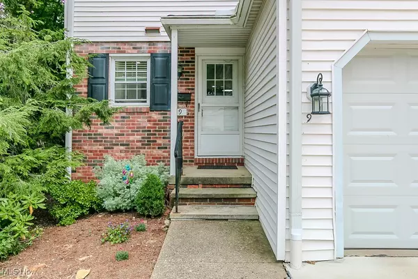 Chagrin Falls, OH 44022,9 E Carriage DR