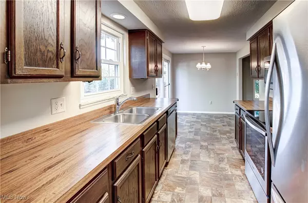 Strongsville, OH 44136,18294 Drake RD