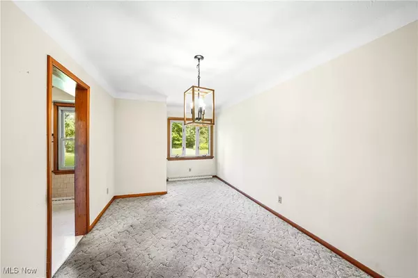 Aurora, OH 44202,982 W Garfield RD