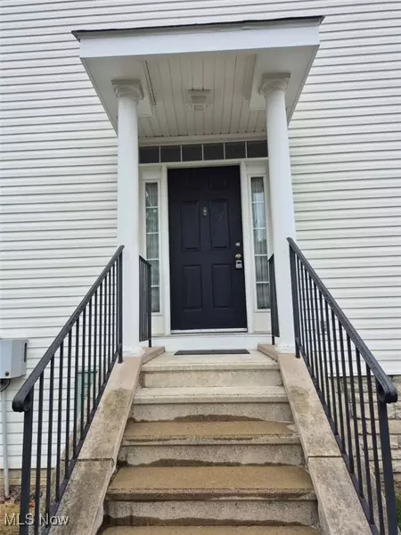 400 Oxford Oak DR, Blacklick, OH 43004