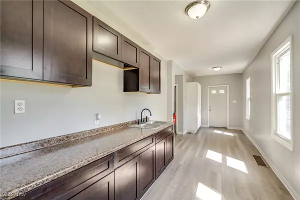 Cleveland, OH 44105,3719 E 57th ST