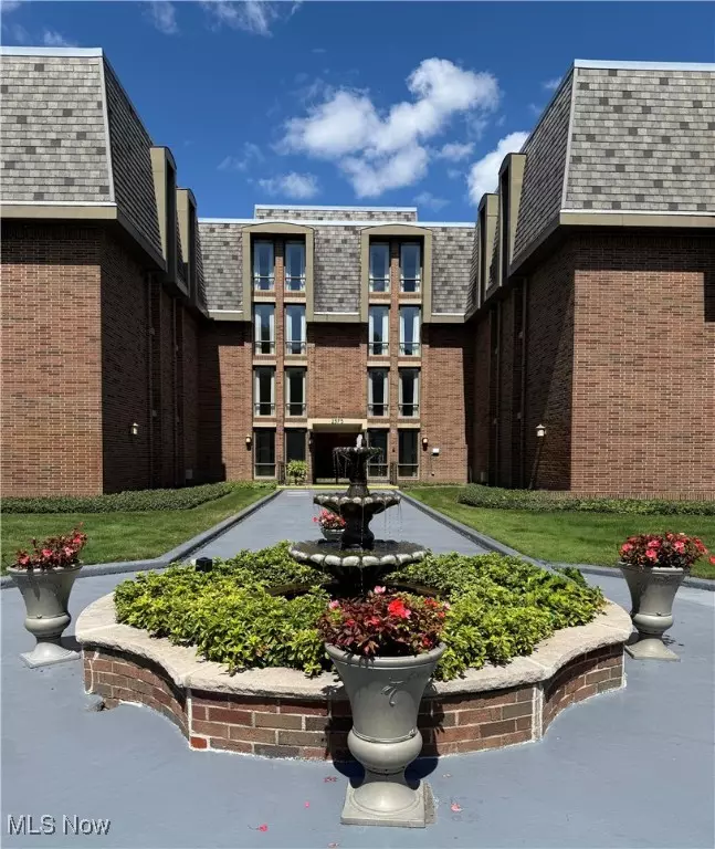 Fairlawn, OH 44313,2385 Covington RD #402