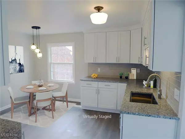 Shaker Heights, OH 44122,3006 Warrensville Center RD #Up