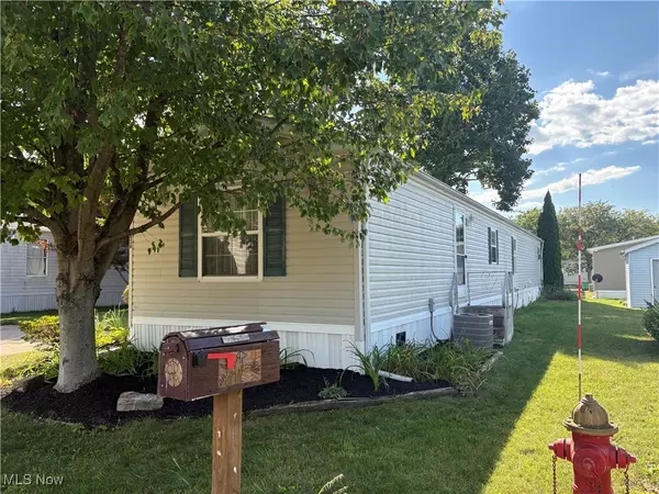 Madison, OH 44057,2656 Lake breeze DR