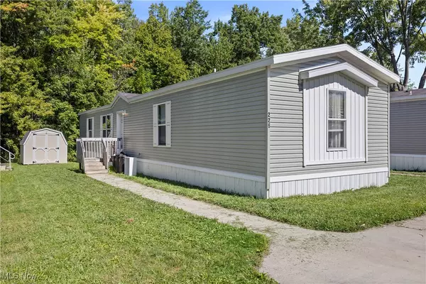 226 Rhode Island DR, Elyria, OH 44035