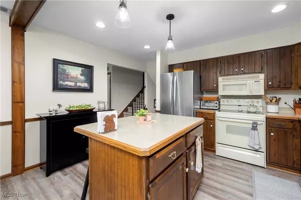 Grafton, OH 44044,1041 Plymouth DR