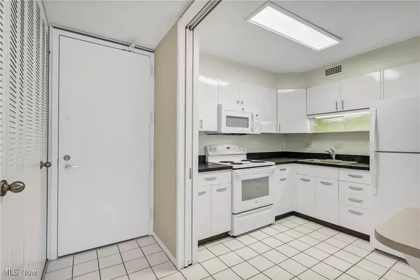 Lakewood, OH 44107,12700 Lake AVE #609