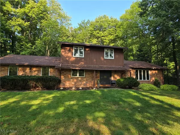 4280 Som Center RD, Moreland Hills, OH 44022