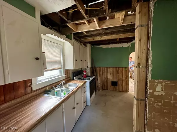 Newton Falls, OH 44444,328 Oak Knoll AVE