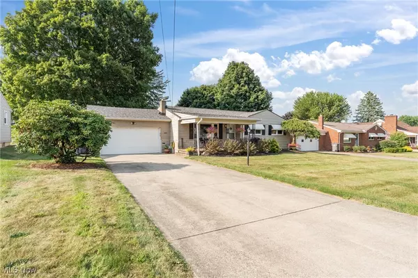 Youngstown, OH 44511,2866 Peacock DR