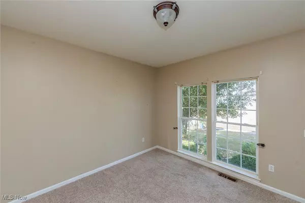 Wadsworth, OH 44281,525 Rockglen DR
