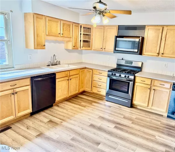 Parkersburg, WV 26101,24 Oak CIR