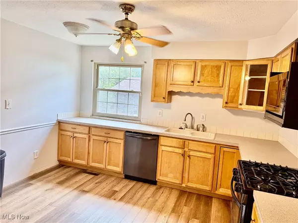 Parkersburg, WV 26101,24 Oak CIR