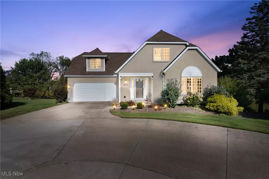 10393 N Pond LN, Twinsburg, OH 44087