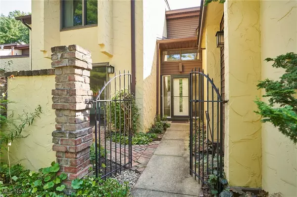 Akron, OH 44313,534 Hampton Ridge DR