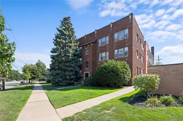 Lakewood, OH 44107,12015 Clifton BLVD